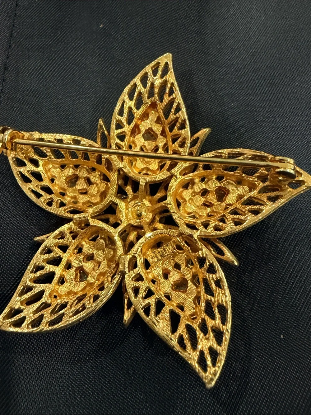 Vintage SIGNED COROCRAFT FLOWER GREEN Rhinestone BROOCH GOLDTONE